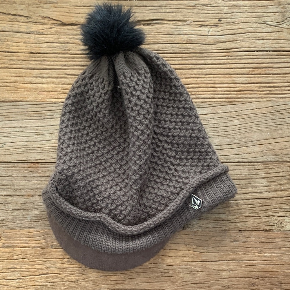 Y2K Volcom Hat - Snowboarding Skateboarding - Visor Pom Pom - Winter - Womens
